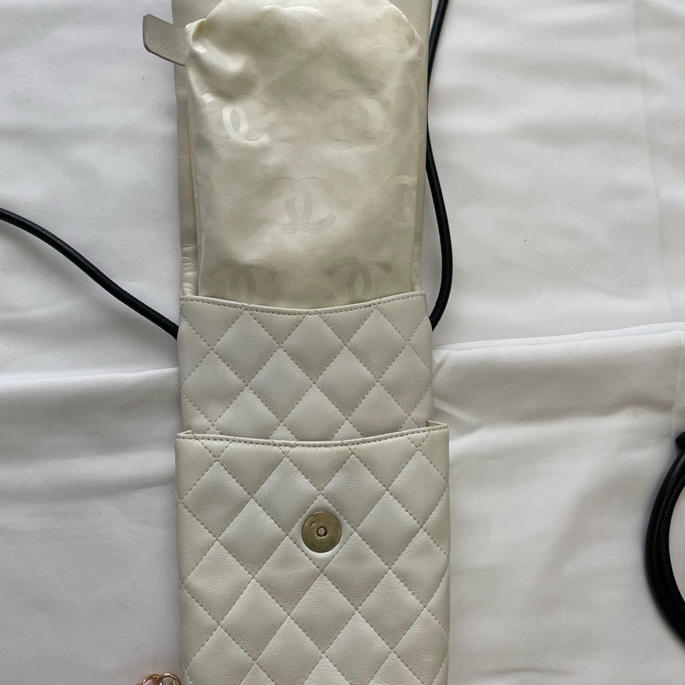 #32. Authentic Chanel White Cambon Quilted Crossbody Bag COA included - Picture 7 of 9